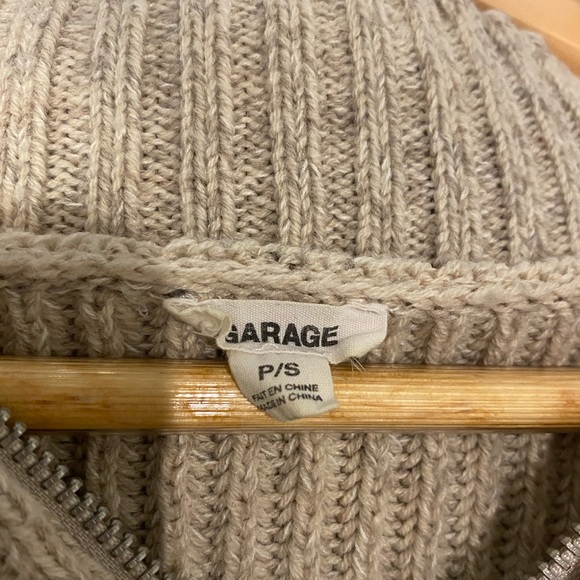 Cute cropped sweater! - Picture 3 of 3